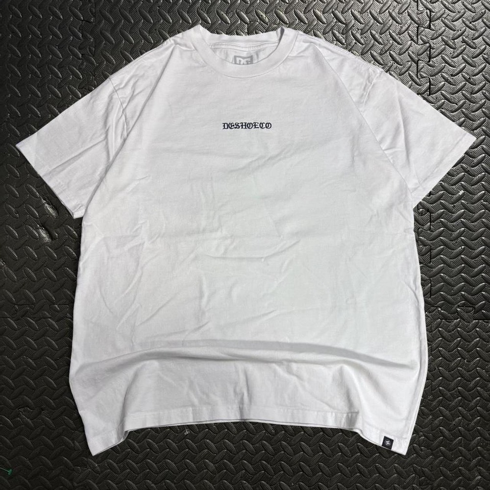 Y2K DC Shoe Co Old English Spellout Tee